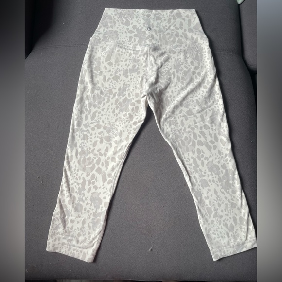 LULULEMON CROP 21 -Double Lined- - Picture 2 of 3